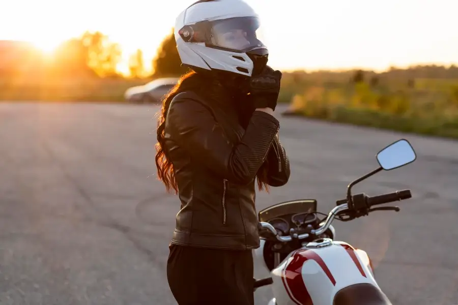Motorradhelm im Grundkurs